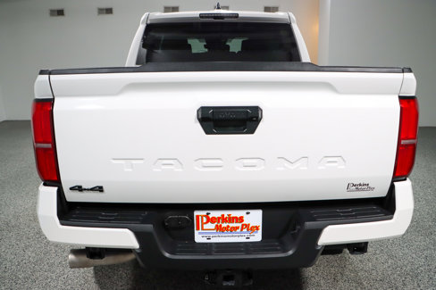 Used 2024 Toyota Tacoma TRD Off-Road image 8