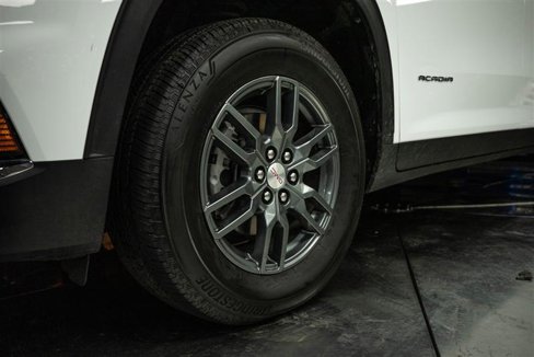Used 2025 GMC Acadia Elevation image 3
