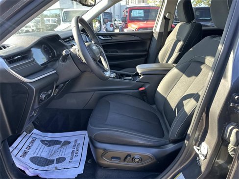 Certified 2023 Jeep Grand Cherokee L Laredo image 16
