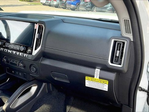 Certified 2025 Nissan Frontier SV image 13