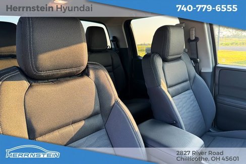 Used 2024 Nissan Frontier SV w/ SV Convenience Package image 29