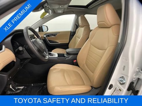 Used 2025 Toyota RAV4 XLE Premium image 9