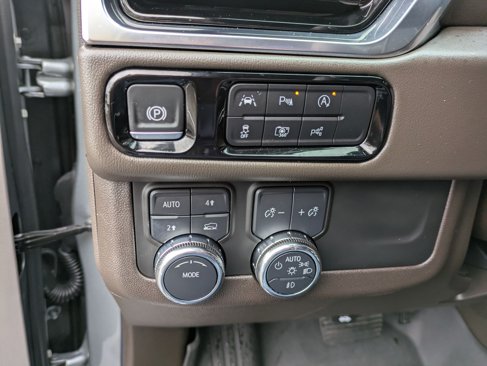 Used 2025 GMC Yukon Elevation image 17