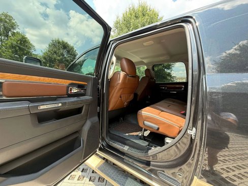 Used 2015 RAM 2500 Longhorn w/ Convenience Group image 10