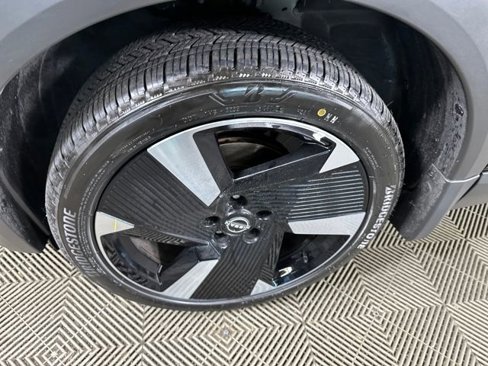 Certified 2025 Nissan Kicks SR image 10