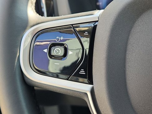 Certified 2025 Volvo XC60 B5 Plus w/ Climate Package image 19