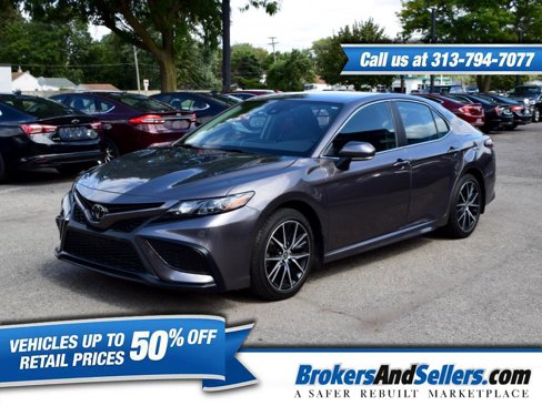 Used 2022 Toyota Camry SE image 1
