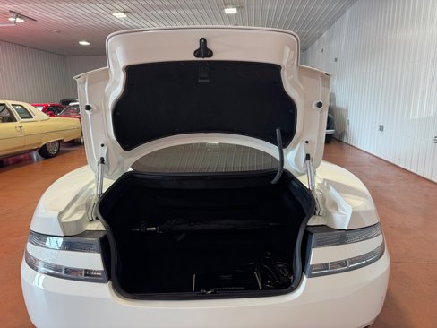Used 2015 Aston Martin DB9 Coupe image 38