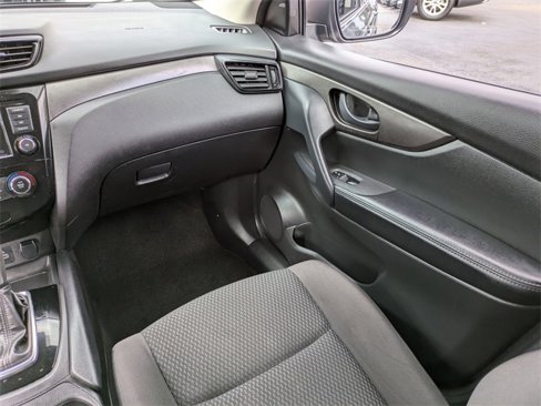 Used 2021 Nissan Rogue Sport S image 17