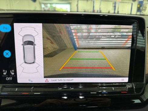 Certified 2024 Volkswagen Atlas SE image 17