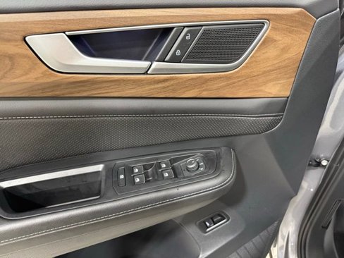 Certified 2025 Volkswagen Atlas SE image 10