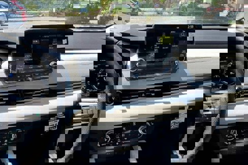 New 2025 Mitsubishi Outlander SEL image 7