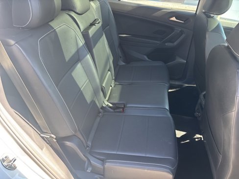 Used 2021 Volkswagen Tiguan SE w/ Panoramic Sunroof Package image 10