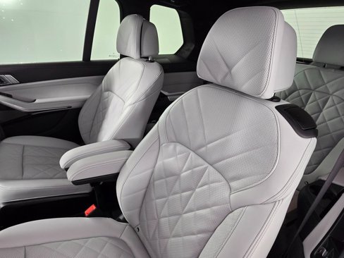 New 2026 BMW X7 xDrive40i w/ M Sport Package image 16