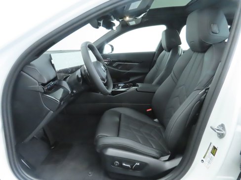 Used 2025 BMW 530i image 21