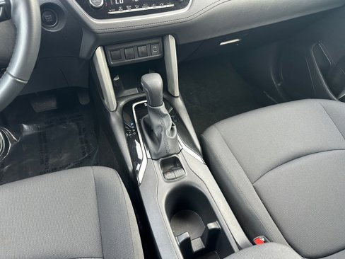 Used 2025 Toyota Corolla Cross LE image 40