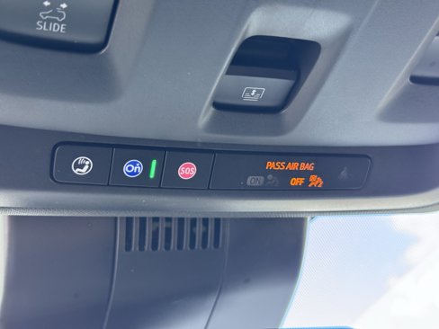 Used 2023 GMC Yukon XL SLT image 32