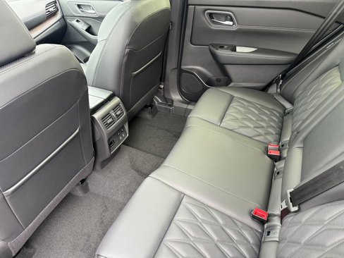New 2026 Nissan Rogue Platinum image 13