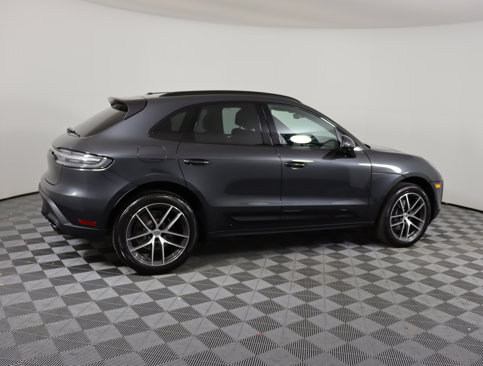 Used 2025 Porsche Macan image 9