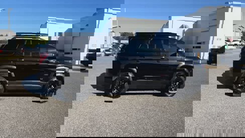 Used 2023 GMC Acadia AT4 w/ Technology Package image 9