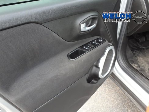 Used 2021 Jeep Renegade Latitude image 9
