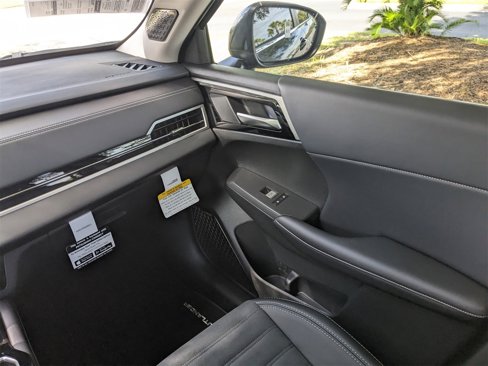 New 2025 Mitsubishi Outlander SE image 17