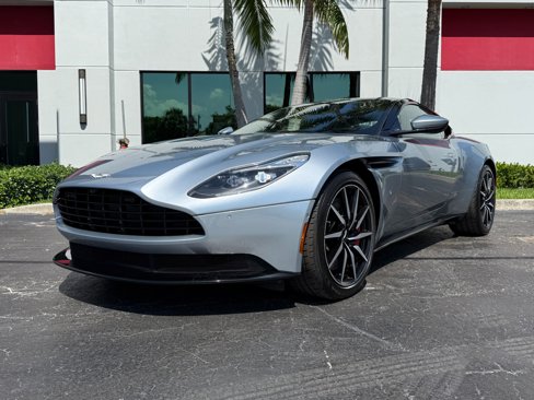 Used 2018 Aston Martin DB11 V12 image 12