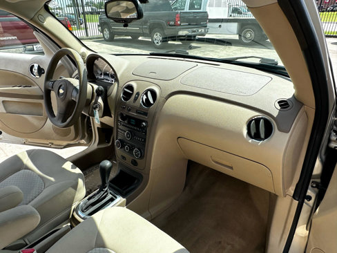Used 2009 Chevrolet HHR LS image 32