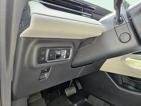 New 2025 Lincoln Nautilus Premier w/ Equipment Group 102A image 12