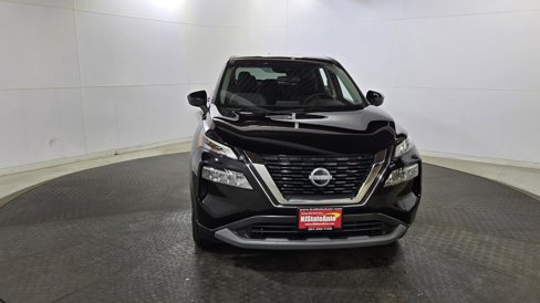 Used 2023 Nissan Rogue SV image 2