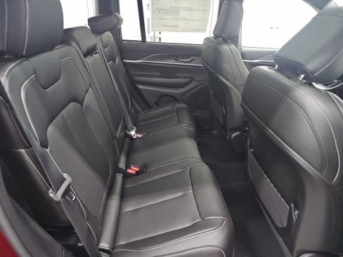 New 2025 Jeep Grand Cherokee Limited w/ Luxury Tech Group II image 15