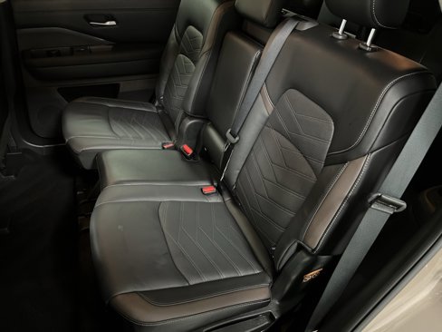 Used 2024 Nissan Pathfinder Platinum image 52
