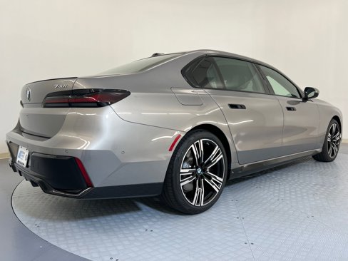 New 2026 BMW 740i w/ Executive Package image 9