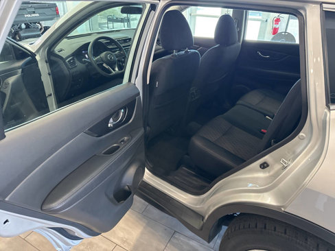 Used 2018 Nissan Rogue S image 27