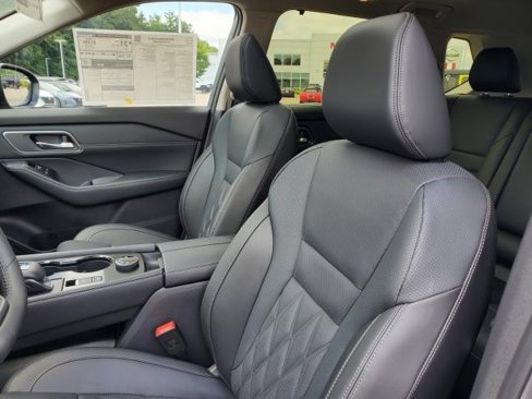 New 2025 Nissan Rogue Platinum w/ Platinum Premium Package image 16