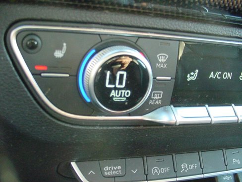 Used 2022 Audi SQ5 Premium image 23