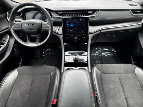 Used 2023 Jeep Grand Cherokee L Laredo image 13