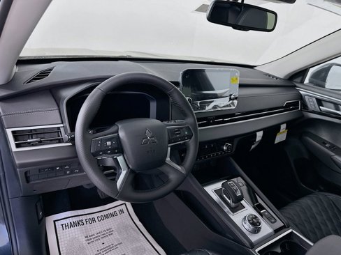 New 2024 Mitsubishi Outlander SEL image 9