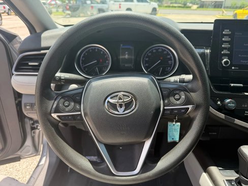 Used 2022 Toyota Camry LE image 17