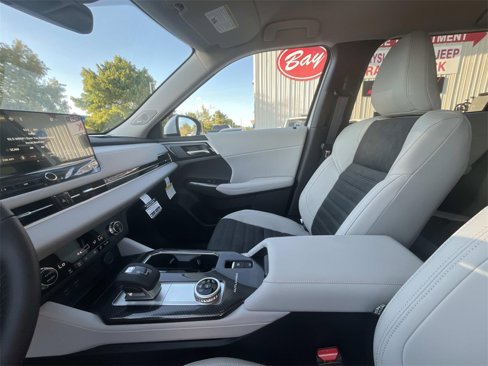 New 2025 Mitsubishi Outlander SE image 10