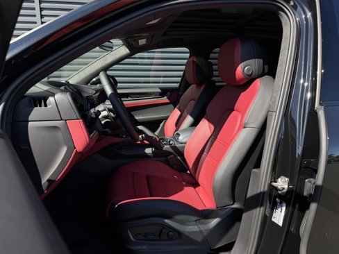 New 2026 Porsche Cayenne GTS image 5