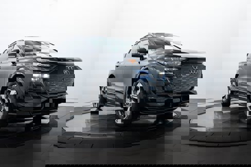 New 2025 Audi Q6 e-tron Prestige image 1