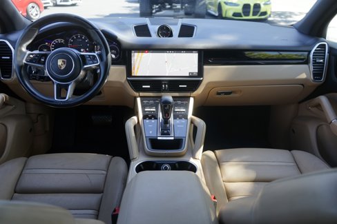 Used 2021 Porsche Cayenne w/ Premium Package image 16