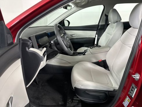 Certified 2025 Hyundai Tucson SE image 40
