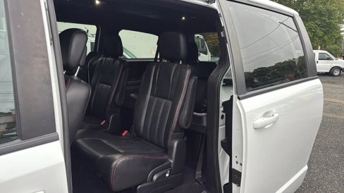 Used 2019 Dodge Grand Caravan GT image 19