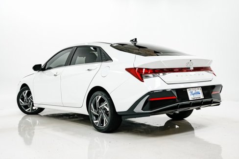 Used 2025 Hyundai Elantra SEL image 28