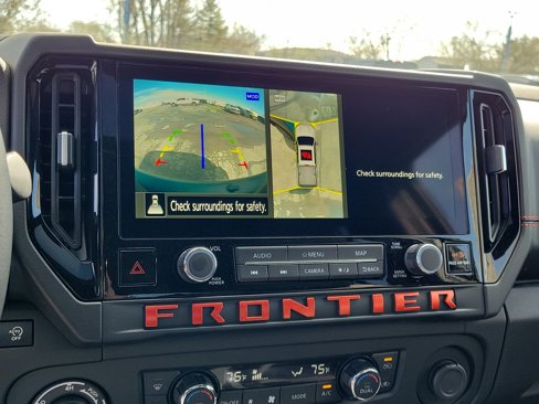 Used 2025 Nissan Frontier PRO-4X image 25