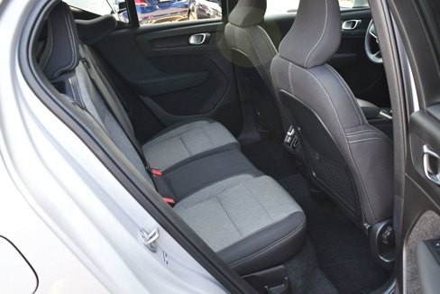 Used 2025 Volvo XC40 B5 Core image 19