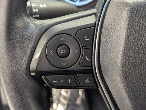 Used 2022 Toyota Venza XLE image 12