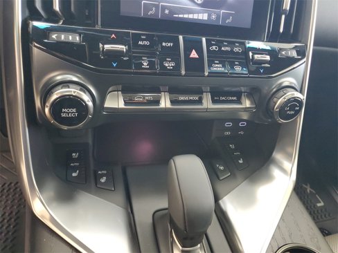 New 2025 Lexus LX 700h Overtrail image 34